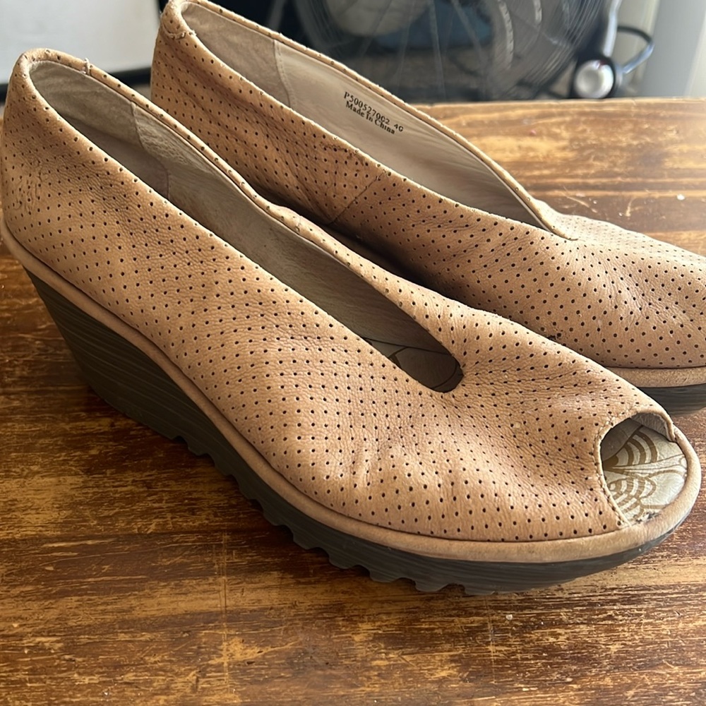 Nude Fly London wedge